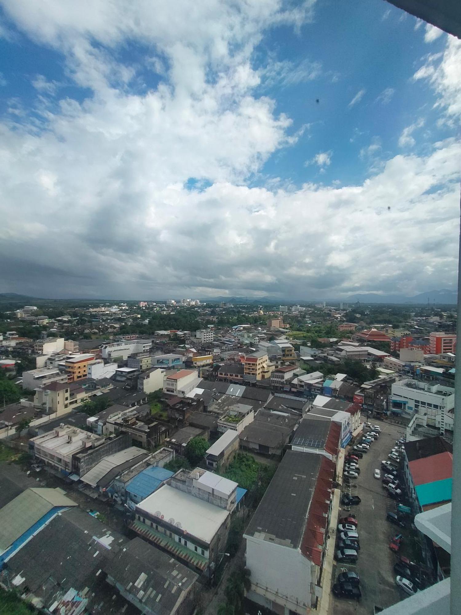 Thumrin Thana Hotel Trang Exterior foto