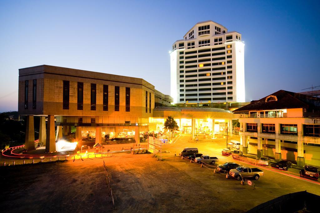 Thumrin Thana Hotel Trang Exterior foto