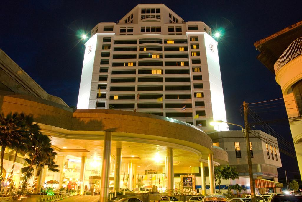 Thumrin Thana Hotel Trang Exterior foto